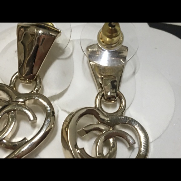 NIB 22P Chanel Heart Earrings - Picture 3 of 9